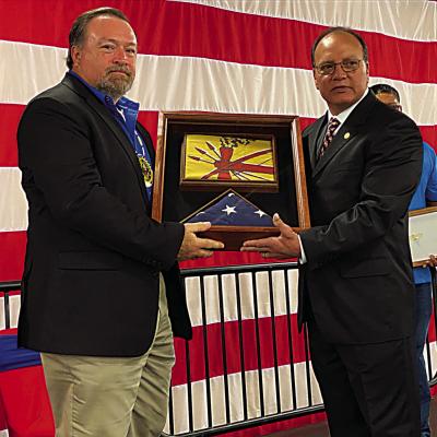 Chief Gary Batton, right, presents a thank you gift to keynote speaker, retired Oklahoma National Guard Col. Bobby Yandell Jr. during the 2022 Choctaw Veterans Day Ceremony Nov. 11 at Tvshka Homma. Photo Courtesy / Charles Clark, Choctaw Nation