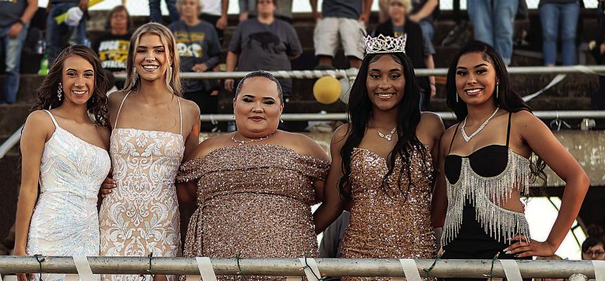 HUGO BUFFALO HOMECOMING QUEEN ASHIA JORDAN is all smiles after she was crowned Football Homecoming Queen for 2022. Also pictured with Ashia are queen candidates: (l-r) Laney Cox, Jordyn Teague, Alyssa Gallant and far right, Kayla Colbert. Hugo News Photos / Bobby Hamill