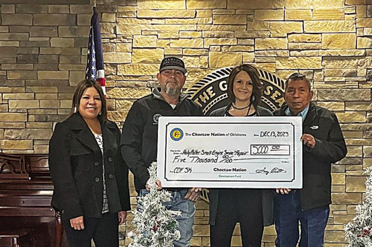 Choctaw Development fund awards $5,000 grant to several local businesses