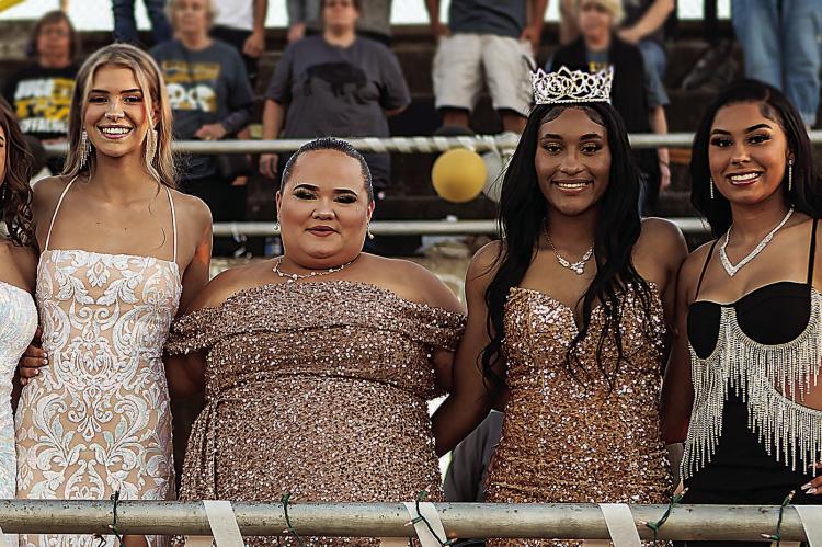 HUGO BUFFALO HOMECOMING QUEEN ASHIA JORDAN is all smiles after she was crowned Football Homecoming Queen for 2022. Also pictured with Ashia are queen candidates: (l-r) Laney Cox, Jordyn Teague, Alyssa Gallant and far right, Kayla Colbert. Hugo News Photos / Bobby Hamill